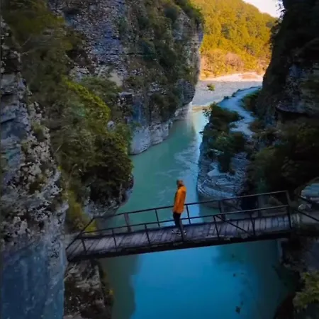 Dom wakacyjny Canyon River House Zhaban